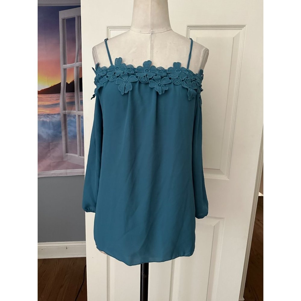 Ups and Down cold shoulder L/S blouse with flower trim SMALL